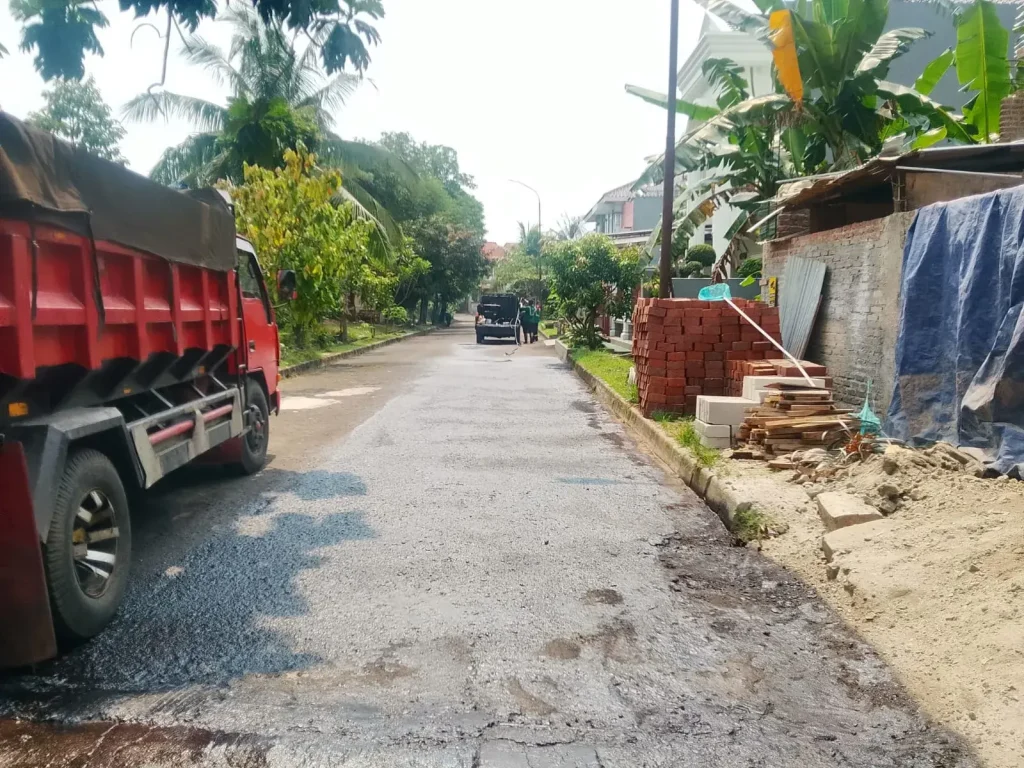 Jalan Rusak Mustika Jaya (1) Jalan Rusak di Mustika Jaya Bekasi