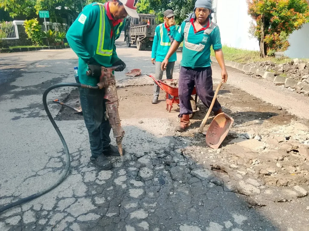 Jalan Rusak Mustika Jaya (2) Jalan Rusak di Mustika Jaya Bekasi