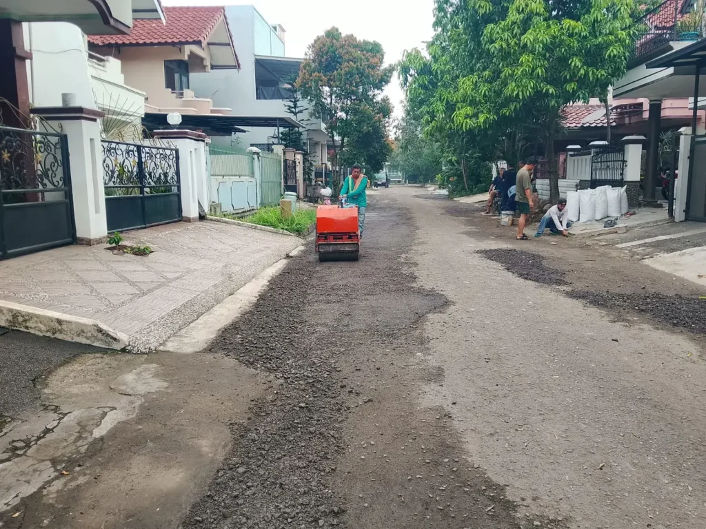 Jalan Rusak Mustika Jaya (3)