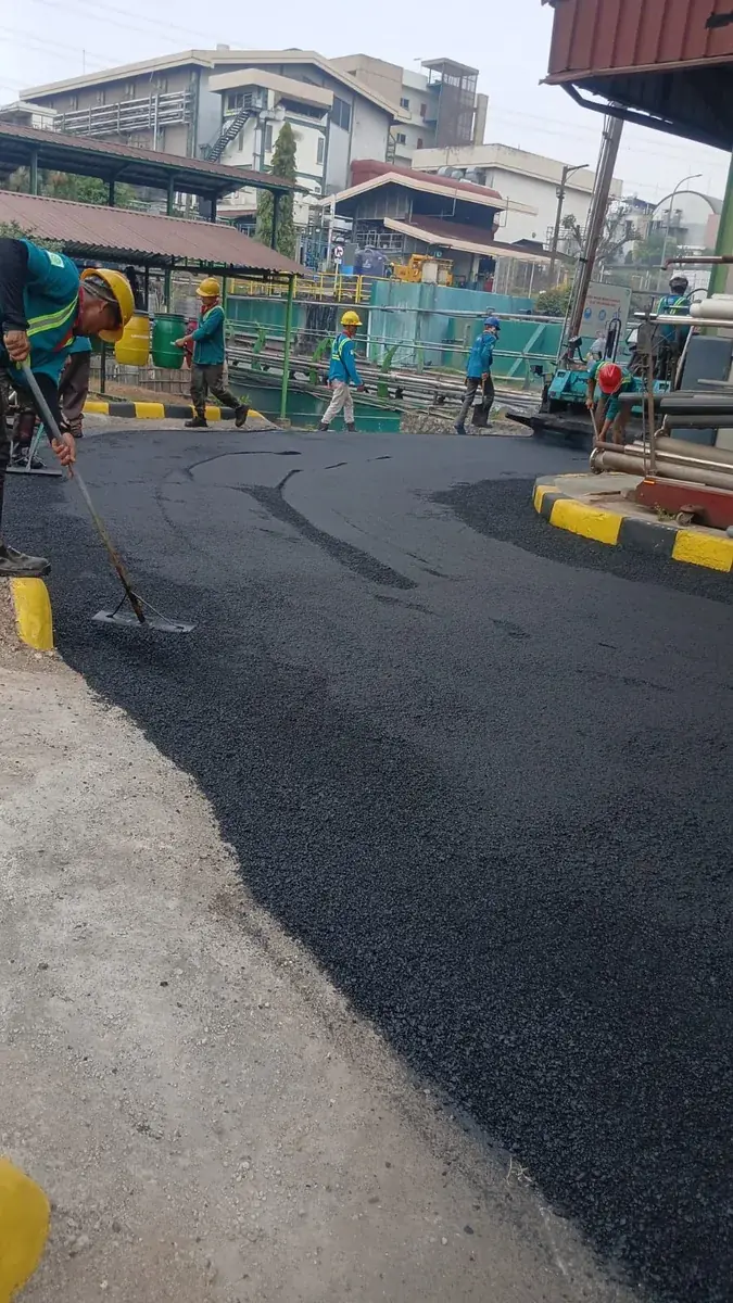 Pengerjaan Aspal Jalan Gang Sempit Pemukiman Warga Jatiasih Bekasi Paket Swadaya Gotong Royong