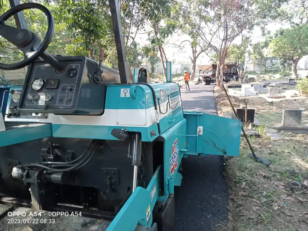 Pengiriman Material Aspal Hotmix Panas Suhu Tinggi dari AMP ke Lokasi Setu Bekasi Menggunakan Dump Truck