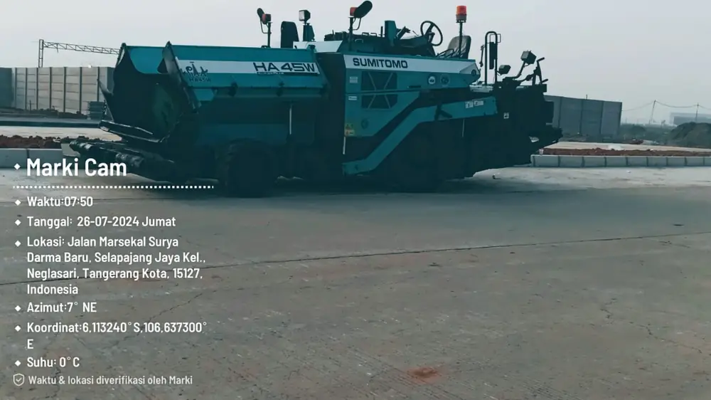 Pembersihan Badan Jalan Menggunakan Air Compressor Sebelum Penghamparan Aspal Hotmix Babelan