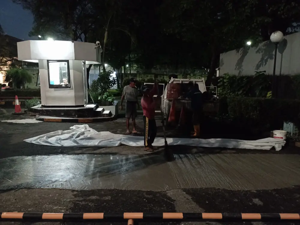 Pekerjaan Pemadatan Jalan Aspal di Babelan Menggunakan Tandem Roller Kuli Aspal