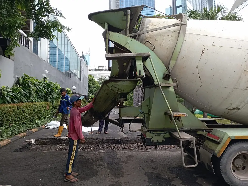 Tenaga Ahli Aplikasi Aspal Hotmix Berpengalaman dan Profesional di Wilayah Setu Bekasi