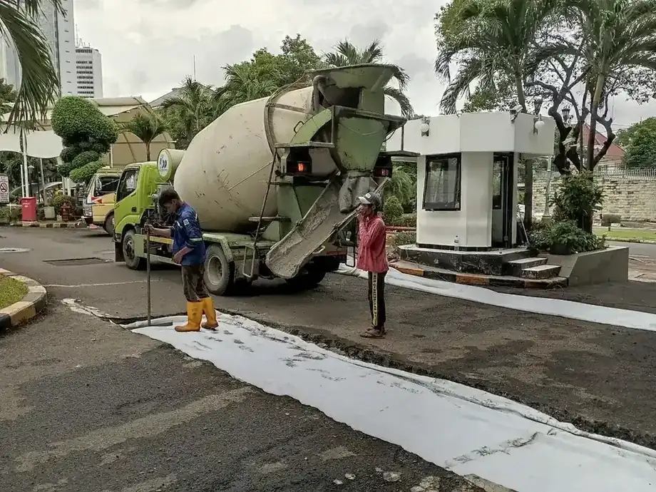 Hasil Akhir Pekerjaan Pengaspalan Jalan 1 Km Halus Padat dan Bebas Amblas
